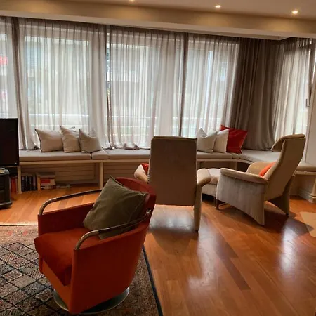 Ruim Vlakbij Zee Met Parking Apartment